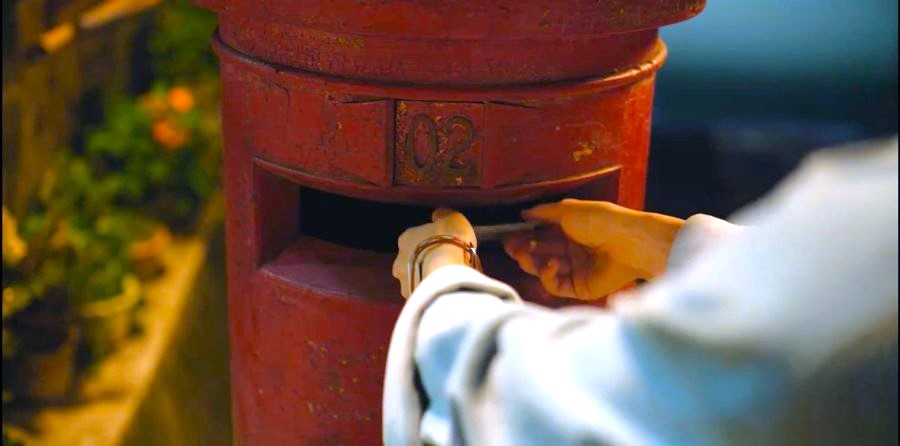 Twelve Letters Review - Mailbox nr. 02